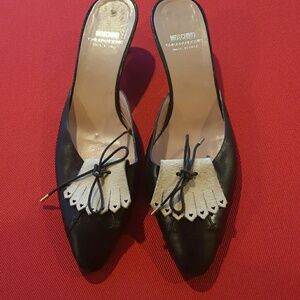 Moschino Black and White Leather Sandals best fist a size 7-7.5